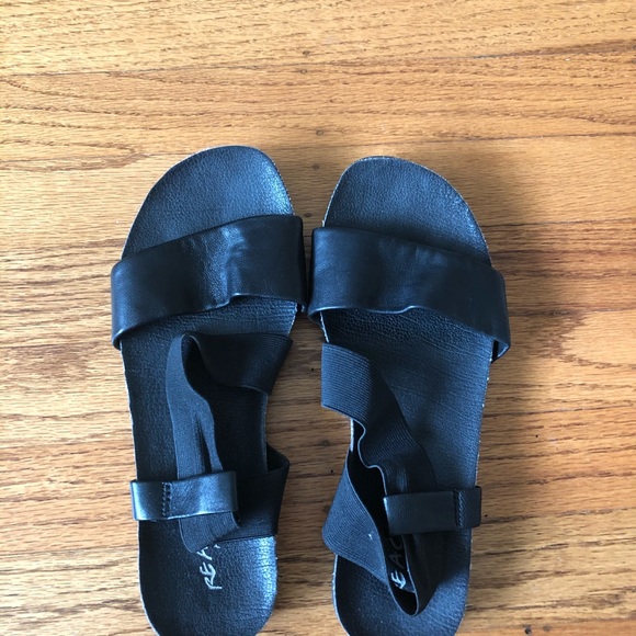 Flat Sandals - Picture 4 of 4